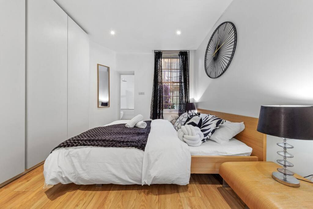 3 Bedroom Flat In Haymarket London Sleeps 14 Hy1 ภายนอก รูปภาพ