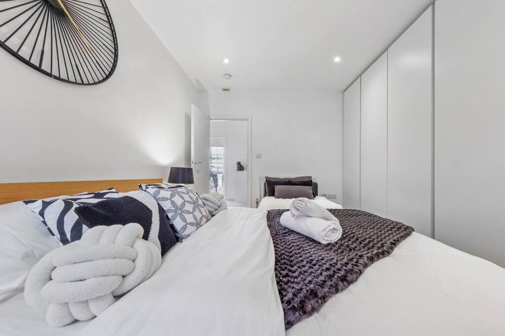 3 Bedroom Flat In Haymarket London Sleeps 14 Hy1 ภายนอก รูปภาพ