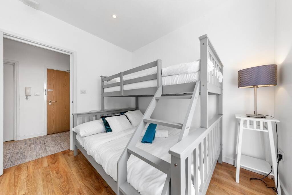 3 Bedroom Flat In Haymarket London Sleeps 14 Hy1 ภายนอก รูปภาพ