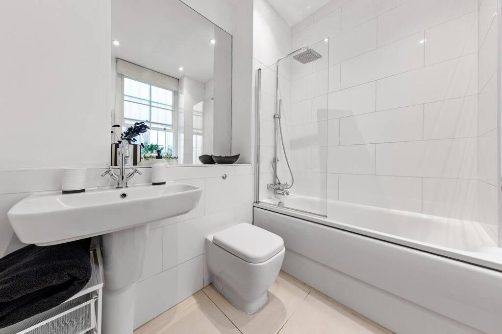 3 Bedroom Flat In Haymarket London Sleeps 14 Hy1 ภายนอก รูปภาพ