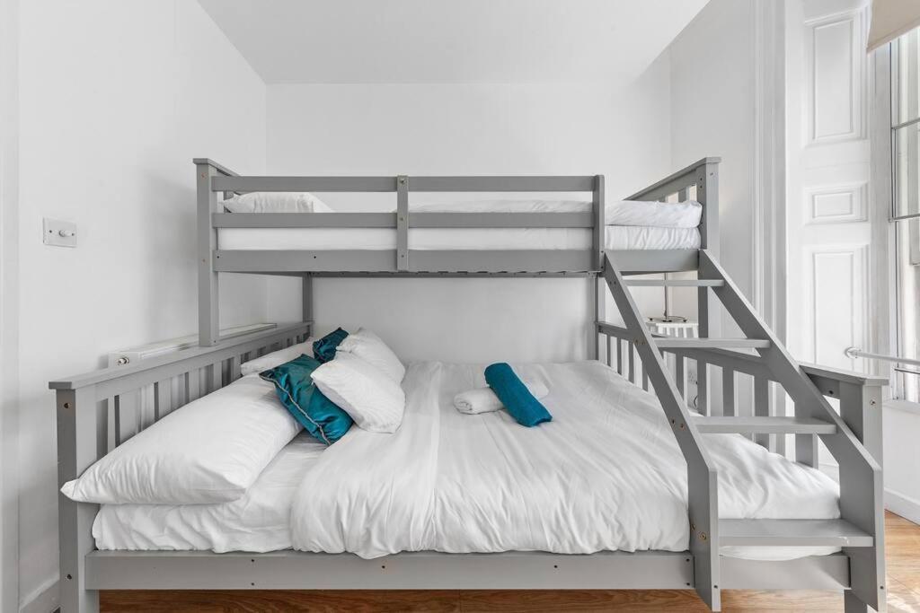 3 Bedroom Flat In Haymarket London Sleeps 14 Hy1 ภายนอก รูปภาพ