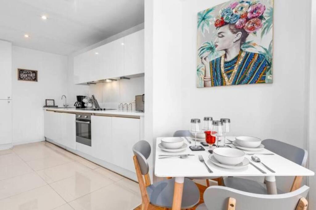 3 Bedroom Flat In Haymarket London Sleeps 14 Hy1 ภายนอก รูปภาพ