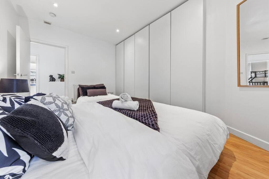 3 Bedroom Flat In Haymarket London Sleeps 14 Hy1 ภายนอก รูปภาพ