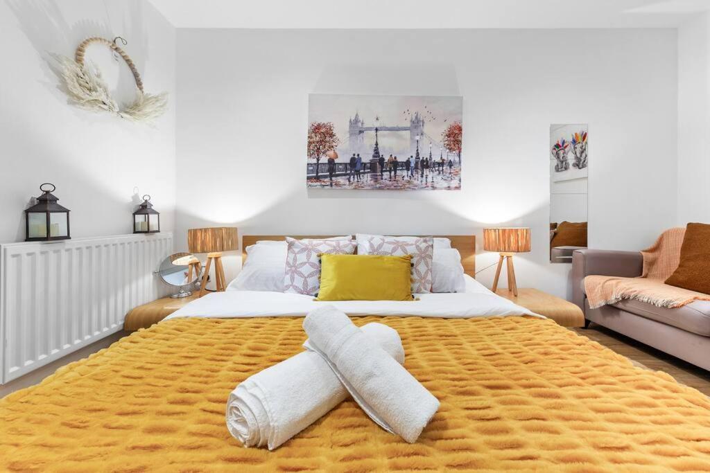 3 Bedroom Flat In Haymarket London Sleeps 14 Hy1 ภายนอก รูปภาพ